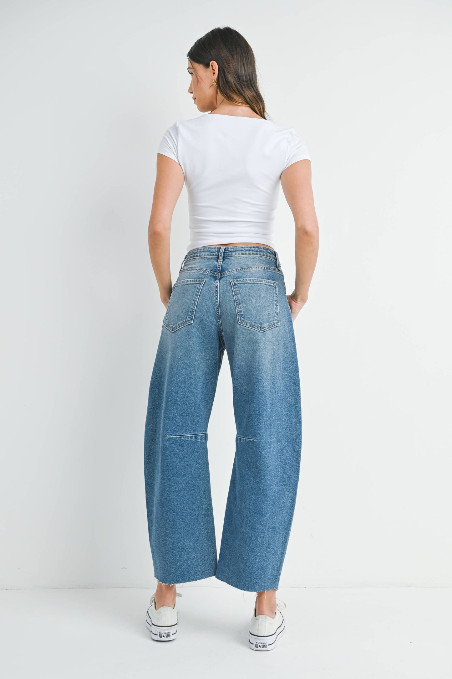 MED - Barrel Jean w/ Seams