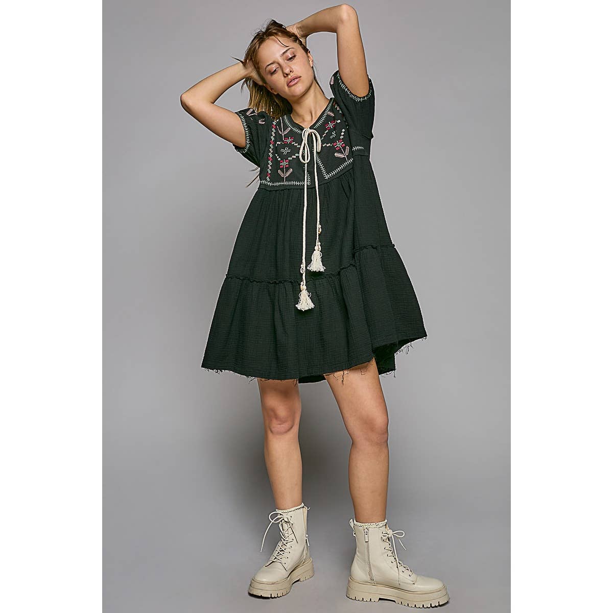 Notched round neck short sleeve embroidery dress SALE