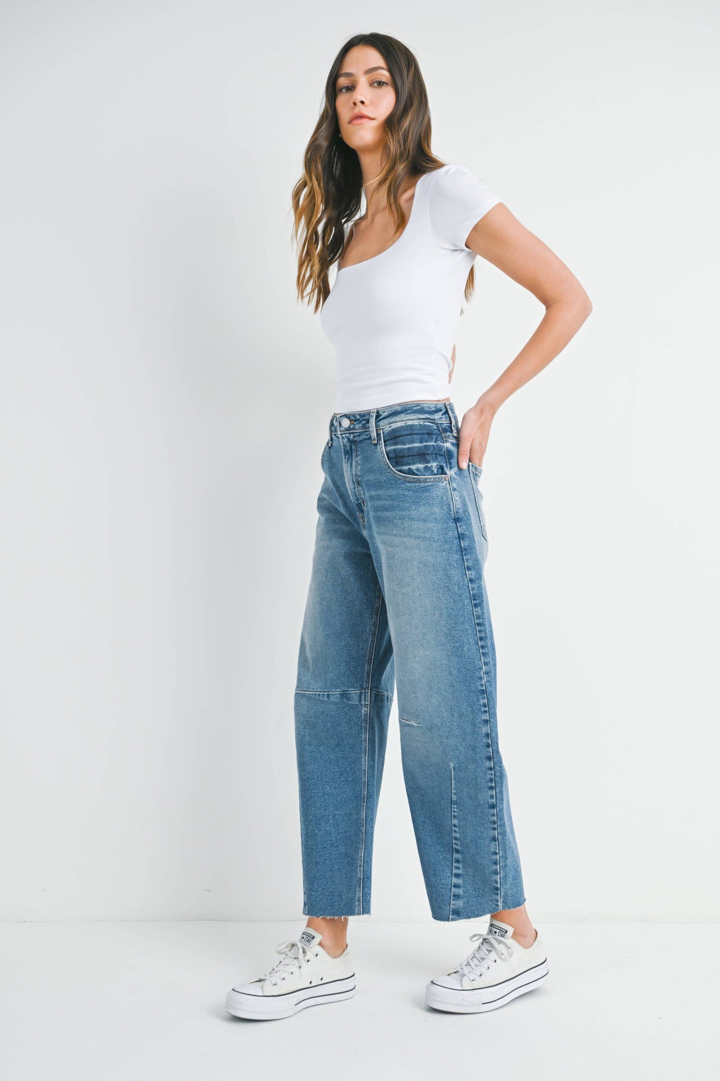 MED - Barrel Jean w/ Seams