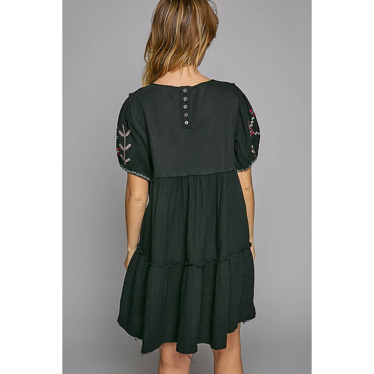 Notched round neck short sleeve embroidery dress SALE