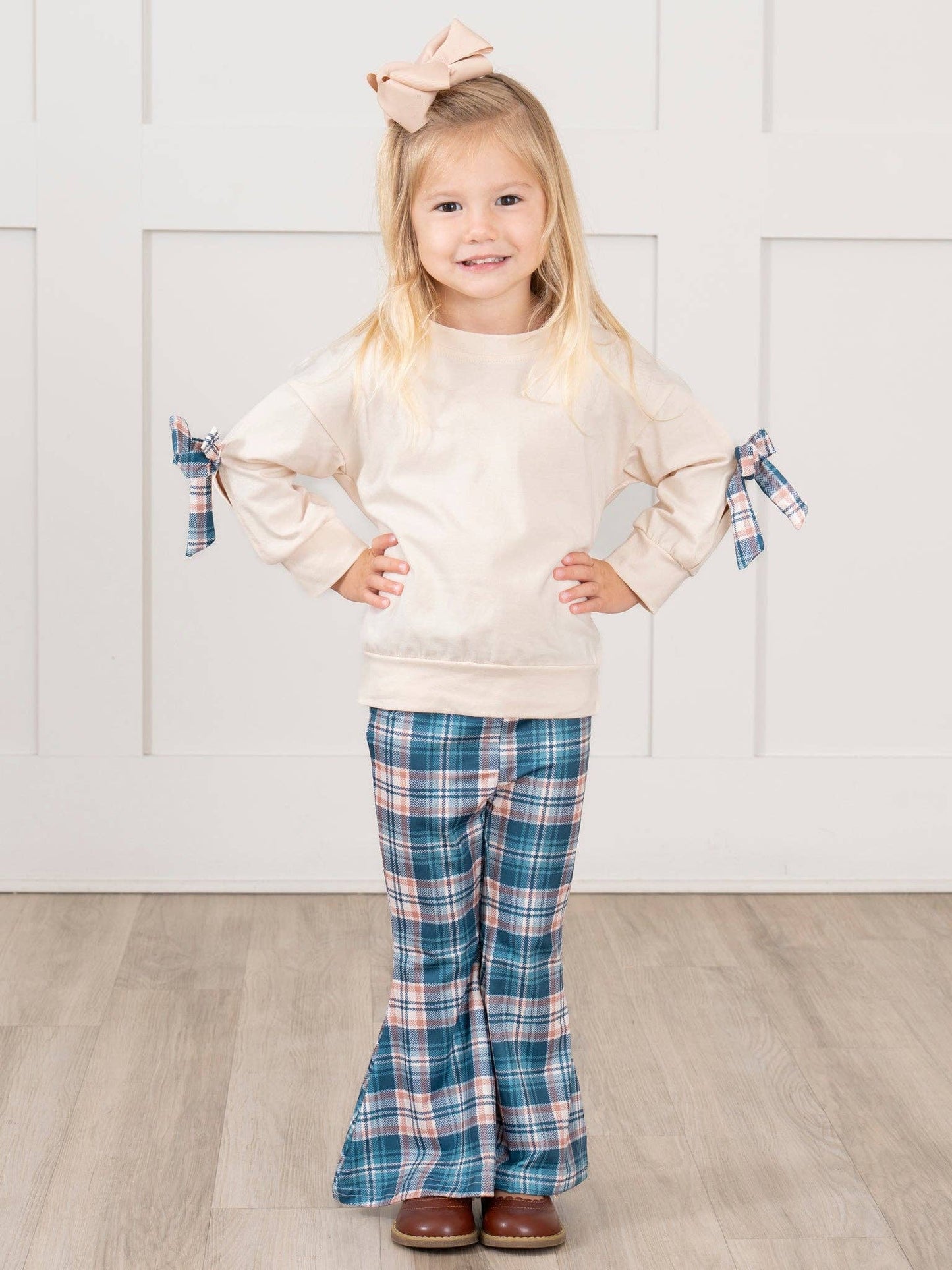 Pretty in Plaid Bow Outfit