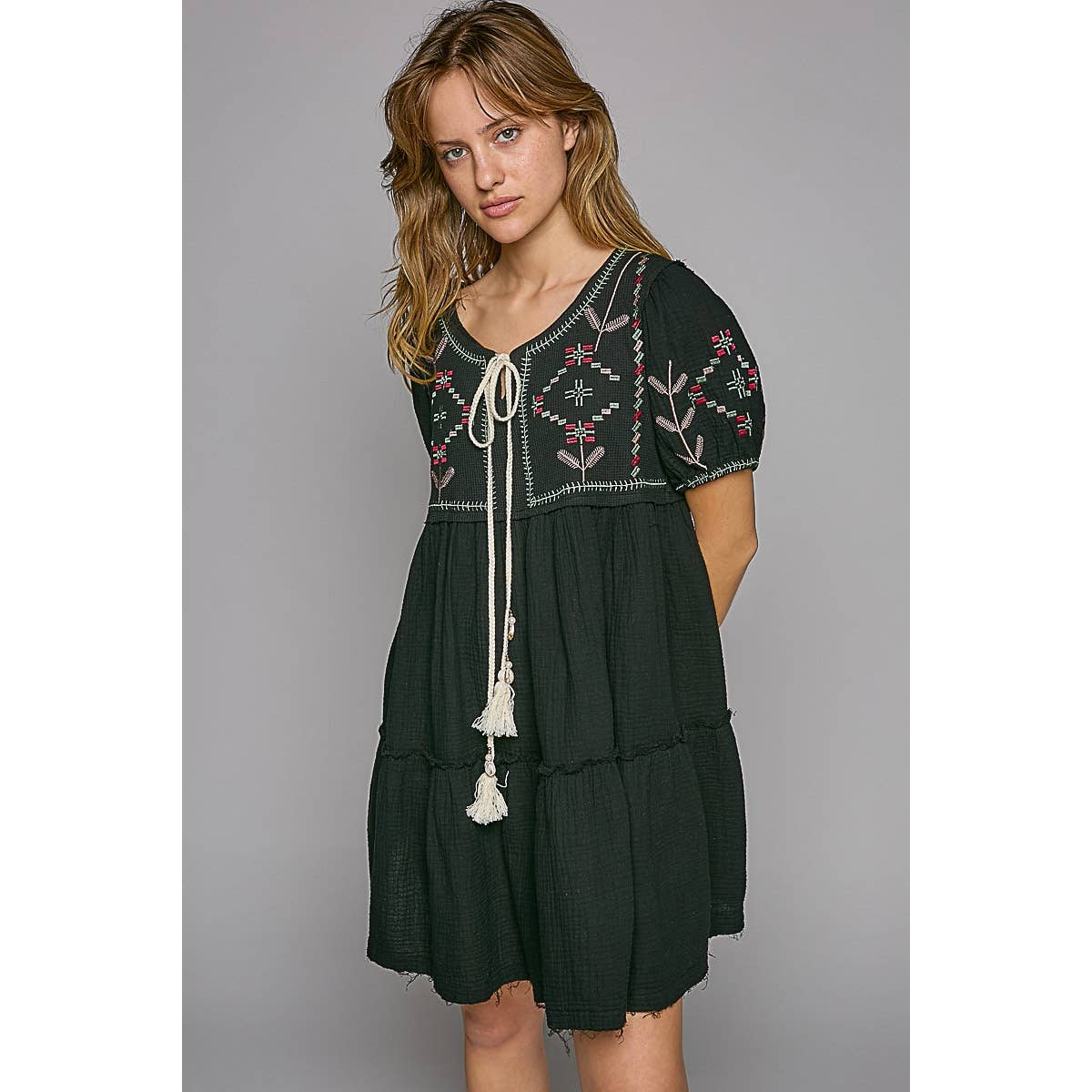 Notched round neck short sleeve embroidery dress SALE