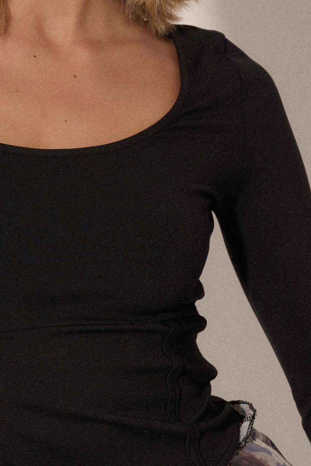 Lifted Fit Scoop Neck Long-Sleeve Knit Top