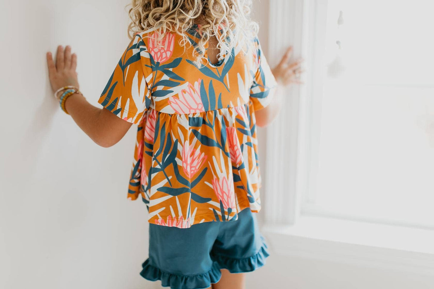 Kids Teal & Tangerine Floral Ruffle Spring Pocket Short Set: 3/4