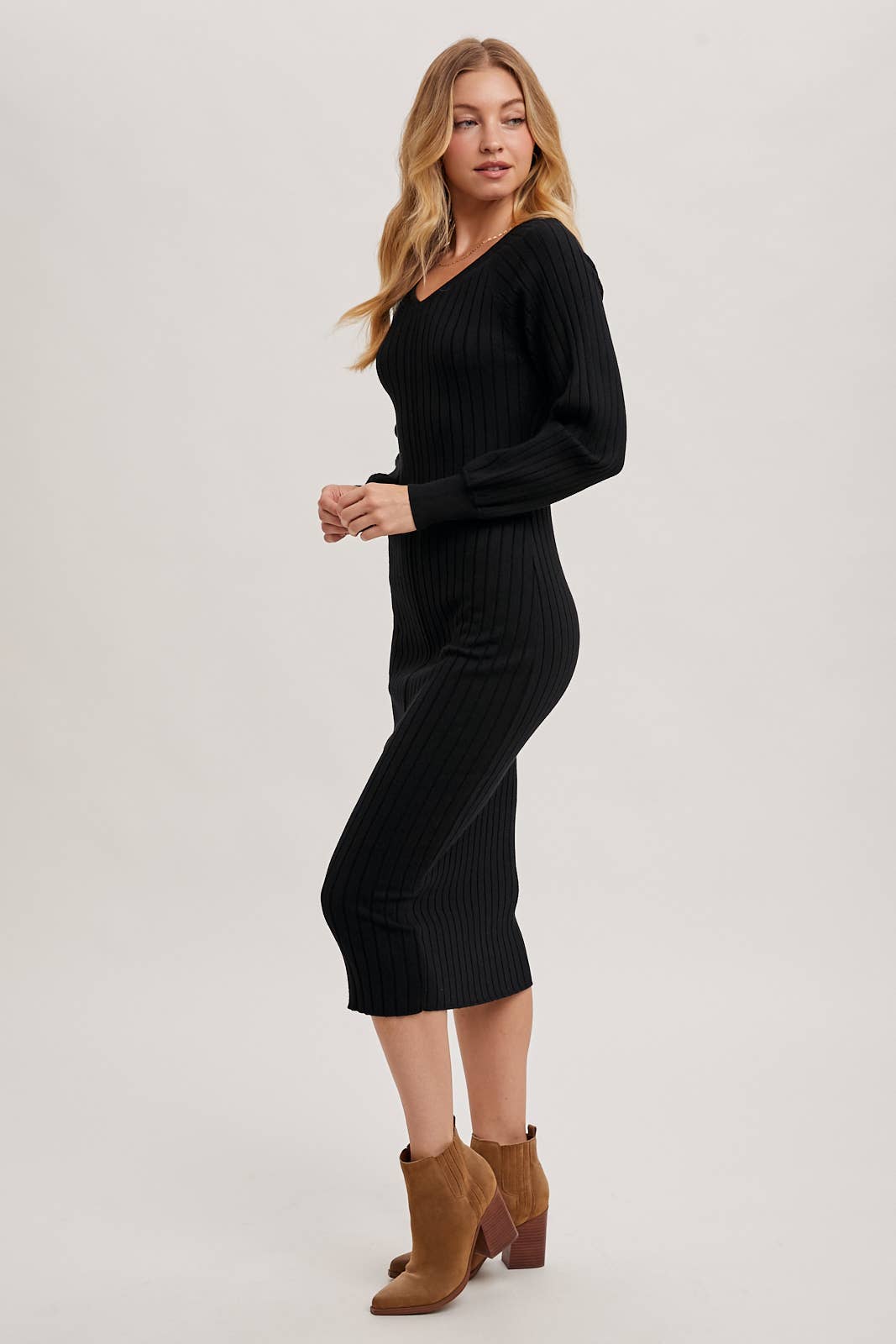 V-NECK RIBBED KNIT SWEATER MIDI DRESS
