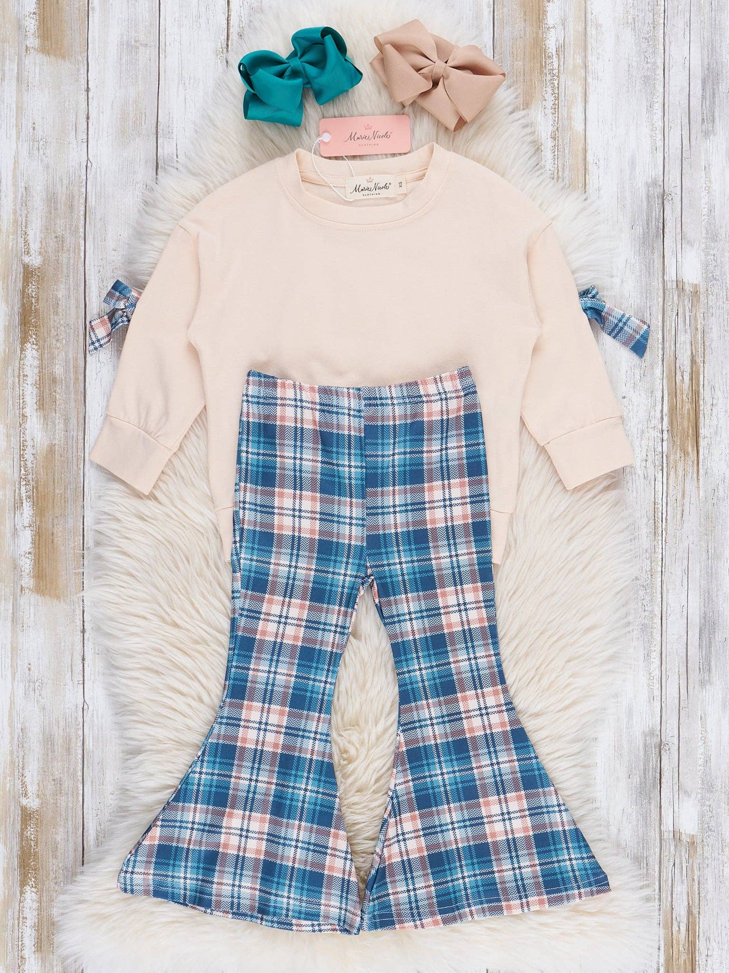 Pretty in Plaid Bow Outfit