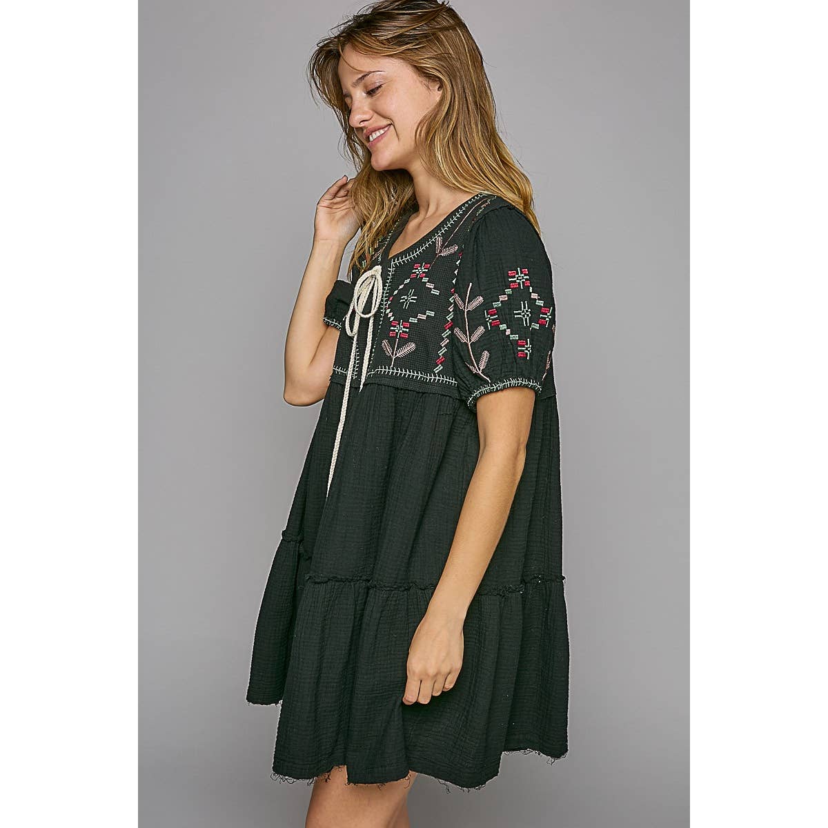 Notched round neck short sleeve embroidery dress SALE
